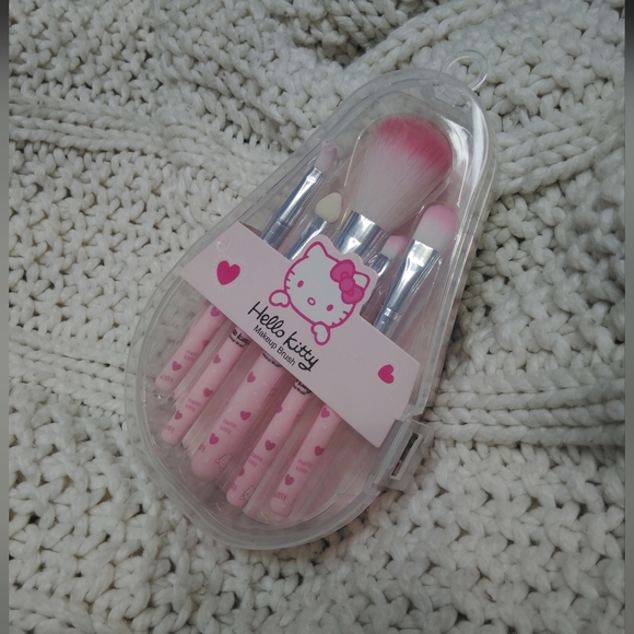 Hello Kitty Pink Makeup Brush Set - Picture 2 of 3